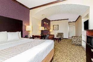 La Quinta Inn & Suites by Wyndham Ft Worth-Burleson - Burleson - 6