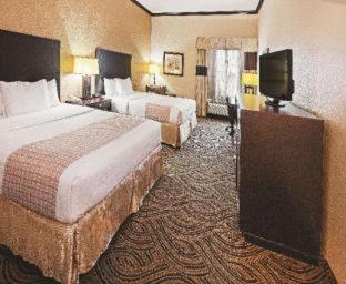La Quinta Inn & Suites by Wyndham Ft Worth-Burleson - 2