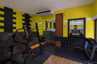 Earl's Regency Hotel - 5