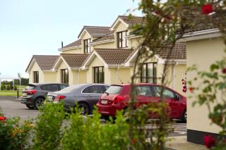 Hillview House - Lusk - 8