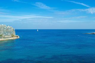 Spinola Bay top floor seafront 3 bedroom Apartment with panoramic sea views - by Getawaysmalta - St. Julianʼs - 2