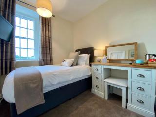 Harts Head Hotel - Settle - 1