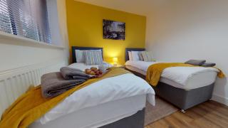 Spacious 2 Bedroom Corporate Apartment by Srk Serviced Accommodation - Eye - 1