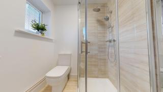 Spacious 2 Bedroom Corporate Apartment by Srk Serviced Accommodation - Eye - 5