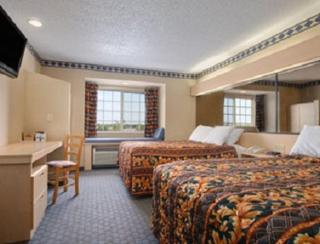 Days Inn & Suites by Wyndham Hutchinson - Hutchinson - 1