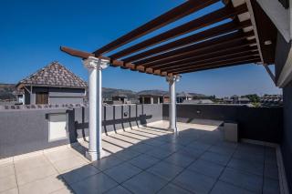 StayVista's Hillside Cove - Mountain-View Villa with Plunge Pool & Kids Zone - Lonavala - 8