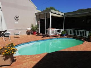 HouseMartin Lodge & Self Catering - De Rust - 4