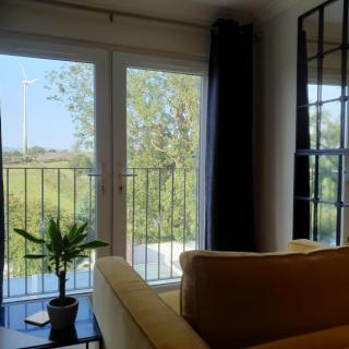The Green Monkey Lux Suite at The Grumpy Schnauzer B&B Private Hot Tub, Gym, Breakfast, Stunning! - New Monkland - 8