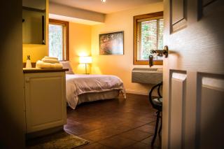 All Seasons Bed & Breakfast - Kelowna - 9