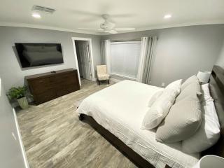Mickeys Pearl - Phenomenal 7BR with 4 Master Suites Privacy Pool & Hot Tub Gas BBQ - 2 miles to Disney - Orlando - 1