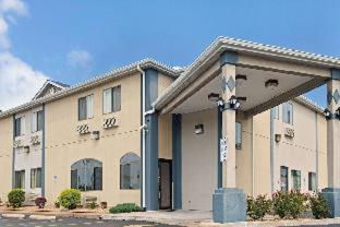 Travelodge by Wyndham St. Louis - 2