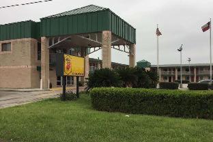 Super 8 by Wyndham Seguin - 6