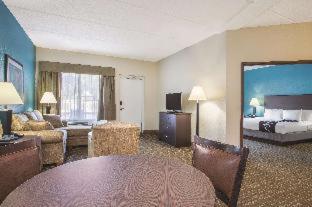 Comfort Inn & Suites Sarasota I75 - 1