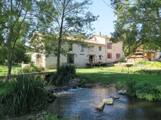 Le Moulin de Charzay, éco-gîte familial en Deux-Sèvres, Nouvelle Aquitaine - - 0