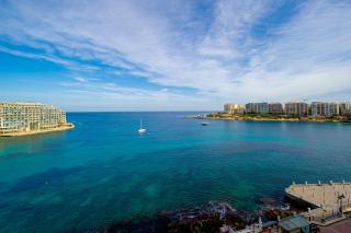 Spinola Bay top floor seafront 3 bedroom Apartment with panoramic sea views - by Getawaysmalta - St. Julianʼs - 0