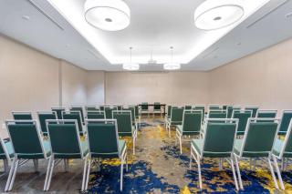 La Quinta Inn & Suites by Wyndham Orlando I-Drive Theme Parks - 8
