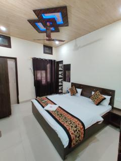 Hotel RUJHAN - Just 2 Minute walking Distance From Golden Temple - Amritsar - 1