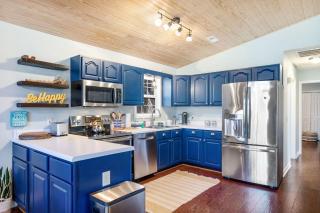 2nd Block E Huron - Keep Palm - Adorable House Minutes from the Beach - Folly Beach - 2