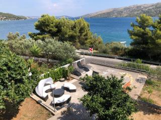 Seaside apartments with a swimming pool Poljica, Trogir - 18634 - 4