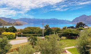 Stunning Panoramic Lake Hawea Views 5 Bedrooms - 5