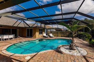 Tiki Paradise House & pool - 10 min to Beach! - Bonita Springs - 0