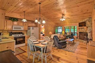 Pinot and Pine Chic Log Cabin about 5 Mi to Blue Ridge - Blue Ridge - 4