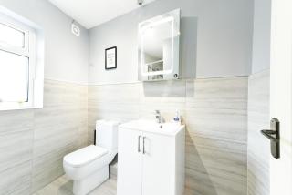 4 Bedroom, 2 bathroom house - Free Parking - Pontefract - 1