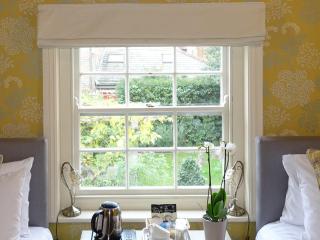 One Holyrood Hotel & Cafe - Newport - 1