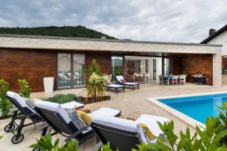 Frontline Korcula Villa A Stones Throw To The Beach Villa Korcula Bay View Beautiful 3 Bedroom Villa - Korčula - 4