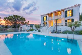 Beautiful Dubrovnik Villa 5 Bedrooms Villa Gold Dubrovnik Stylish Furnishings & Wonderful Sea Views Orasac - Orasac - 6