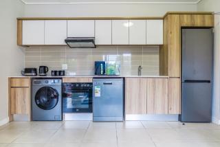 Insaka's The Reid Apartment - Sandton - 6