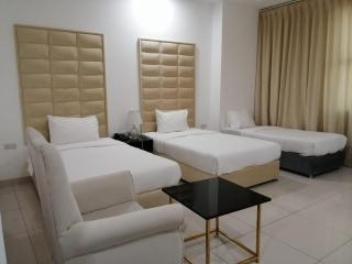 Parkside Plaza Muscat - 1