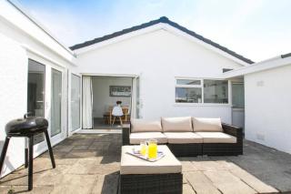 TY BYCHAN - SEA VIEWS - 4 Bed BUNGALOW-RAVENSPOINT - Trearddur - 2