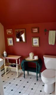 Modern Cottage Downtown NPT-Waites Wharf Cottage RE05618-STR - 1