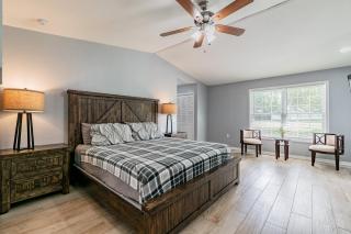 A Large Tropical Estate with 2 Acres of Space home - Tampa - 4