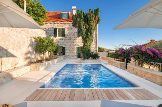 Sensational Dubrovnik Villa Villa Filia 6 Bedrooms Overlooking Dubrovnik City Walls Old Town - 2
