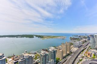 Two BD CN Tower and Lake Ontario View - Toronto - 4