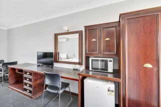 Bushman's Motor Inn - 4