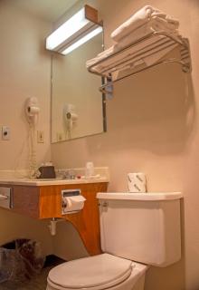 AmeriVu Inn and Suites Shawano WI - 7