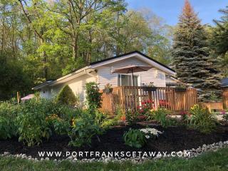 Romantic Studio Cottage - Lambton Shores - 1