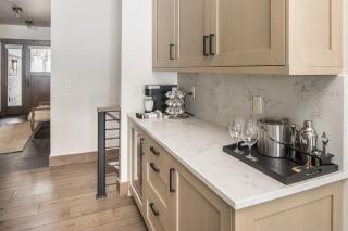 Gateway Condo - 15 Wildwood - 1