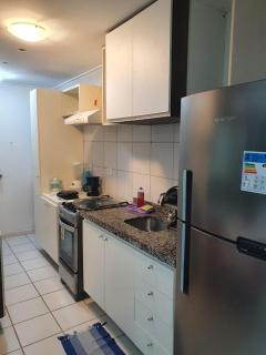 NA BEIRA MAR DE PAJUCARA- EDIF NEO- APARTAMENTO QUARTO E SALA -TEM VARANDA- VISTA LATERAL DO MAR- RUA JULIO PLECH FILHO 60 ESQUINA COM AVENIDA DOUTOR ANTONIO GOUVEIA - CONSUMO ELETRICO É PAGO No CKECK-OUT 1KWH É 1,35 REIAS - TEM TELA DE PROTEÇÃO - Maceió - 5