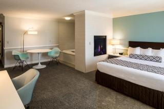 Crowne Plaza Hotel and Suites Pittsburgh South by IHG - 3