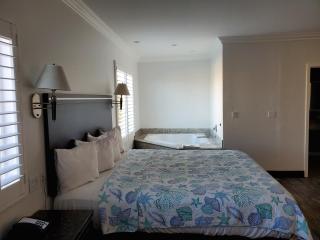 Ocean Surf Inn & Suites - 7
