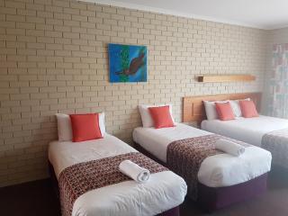 Barooga Country Inn Motel - 1