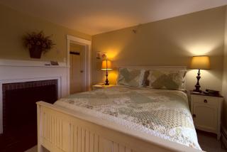 Ballard House Inn - 3