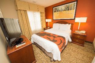 Hawthorn Suites by Wyndham Erie - 2