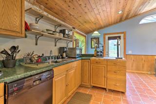 Bright Tucked-Away Cabin w/ Furnished Deck + Grill - 4