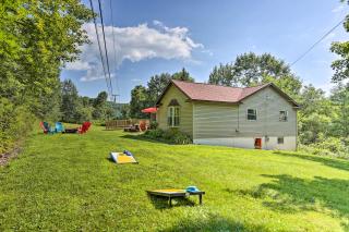 Bright Tucked-Away Cabin w/ Furnished Deck + Grill - 8