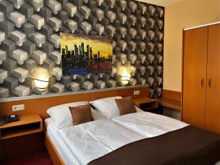 Hotel Stadt Hamburg am Fluss Saarbrücken - Saarbrücken - 0